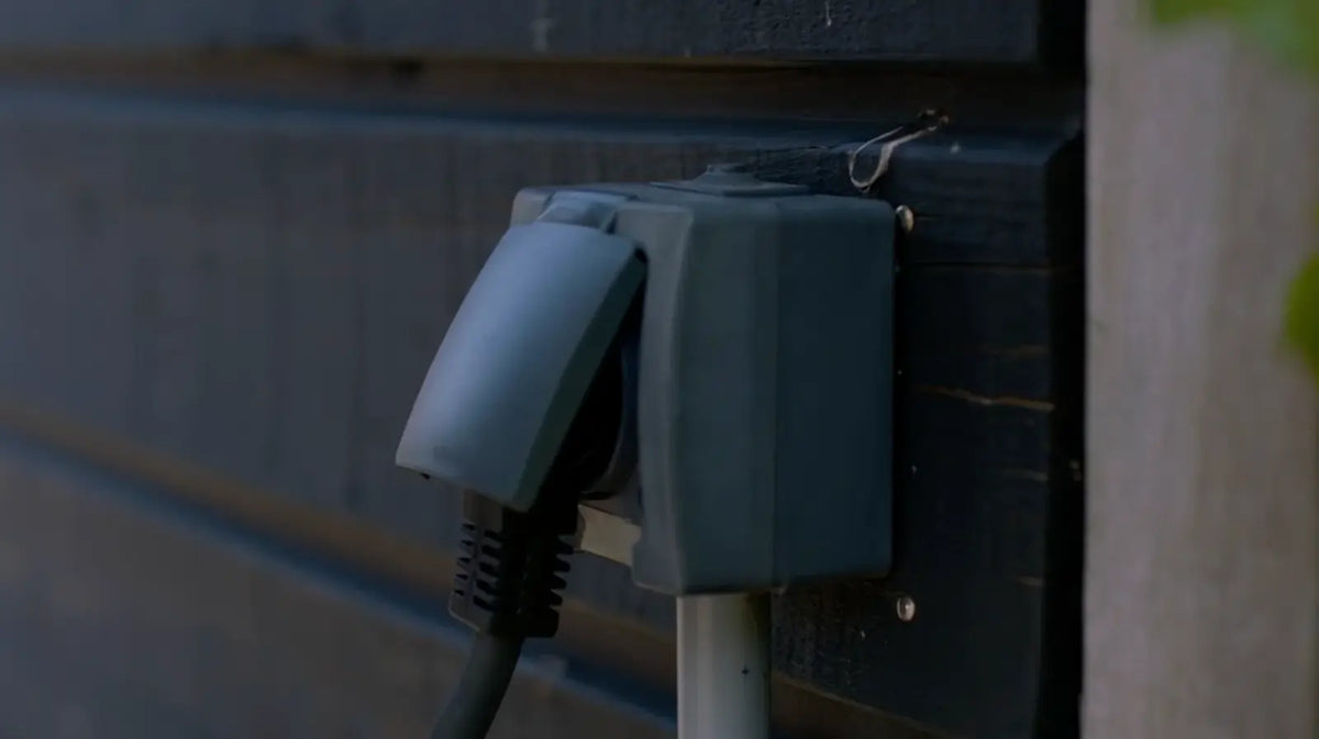 Blog: Oververhitting of Verbranding van Stekker op Mobiele Lader