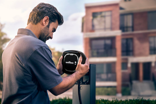WallBox_Residential-Complex_Pulsar-Plus-EU-Installer_4742.jpg__PID:9d11efde-2671-4463-8ef0-cf0cbf43df27